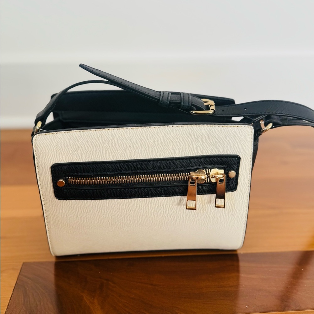Elegant Beautiful New Crossbody bag in color block pattern in black and Beige